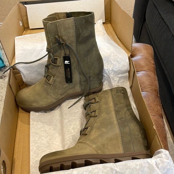 Sorel Shoes - New with box!! Sorel Joan of Arctic Wedge II